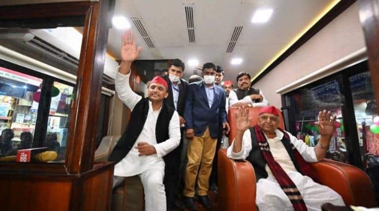 UP Election 2022: अखिलेश के लिए वोट मांगने के दौरान करहल में बेटे का नाम भूले मुलायम, सीएम योगी ने ली चुटकी UP Election 2022: अखिलेश के लिए वोट मांगने के दौरान करहल में बेटे का नाम भूले मुलायम, सीएम योगी ने ली चुटकी