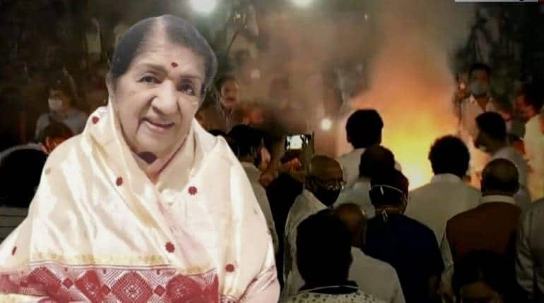Lata Mangeshkar Passes Away: पंचतत्व में विलीन हुईं भारत की स्वर कोकिला, अब अपनी आवाज के जरिए सबकी यादों में रहेंगी लता दीदी Lata Mangeshkar Passes Away: पंचतत्व में विलीन हुईं भारत की स्वर कोकिला, अब अपनी आवाज के जरिए सबकी यादों में रहेंगी लता दीदी