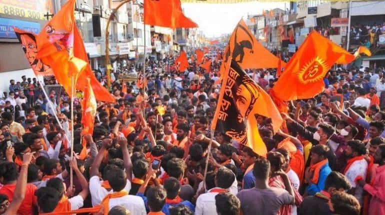 UP Elections 2022: 'राष्ट्रवादी सरकार' के गठन के लिए सभी निर्वाचन क्षेत्रों में प्रसाद और मंदिर स्थलों की मिट्टी बांट रही VHP