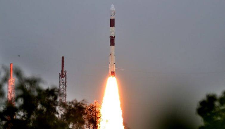 ISRO Satellites: इस महीने इसरो वनवेब के 36 सैटेलाइट को करेगा लॉन्च, यहां जानें पूरी डिटेल्स ISRO Satellites: इस महीने इसरो वनवेब के 36 सैटेलाइट को करेगा लॉन्च, यहां जानें पूरी डिटेल्स