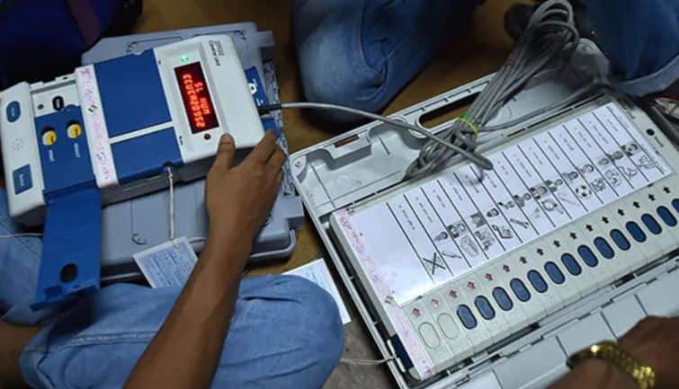 UP Polls: दिल्ली में नौकरी कर रहे यूपी के लोगों को पोलिंग डे पर मिलेगी छुट्टी, सरकार का ऐलान