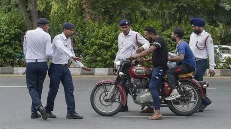हैदराबाद में ट्रैफिक फाइन डिफॉल्टर्स के लिए गुड न्यूज! चालान के पेमेंट पर मिल रहा है 75% की भारी छूट हैदराबाद में ट्रैफिक फाइन डिफॉल्टर्स के लिए गुड न्यूज! चालान के पेमेंट पर मिल रहा है 75% की भारी छूट
