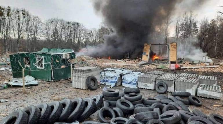 Russia-Ukraine War: रूस के हमले में पहले दिन यूक्रेन के 137 लोगों की मौत, राष्ट्रपति जेलेंस्की बोले- 'लड़ाई में हमें अकेला छोड़ दिया गया है' Russia-Ukraine War: रूस के हमले में पहले दिन यूक्रेन के 137 लोगों की मौत, राष्ट्रपति जेलेंस्की बोले- 'लड़ाई में हमें अकेला छोड़ दिया गया है'