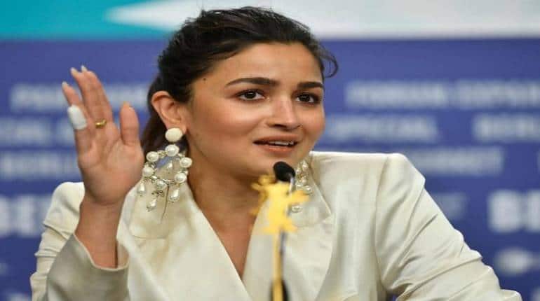 Alia Bhatt: Netflix की 'हार्ट ऑफ स्टोन' से हॉलीवुड में डेब्यू करेंगी आलिया भट्ट, Gal Gadot के साथ आएंगी नजर Alia Bhatt: Netflix की 'हार्ट ऑफ स्टोन' से हॉलीवुड में डेब्यू करेंगी आलिया भट्ट, Gal Gadot के साथ आएंगी नजर