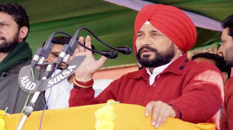 Punjab Election Results 2022: चरणजीत सिंह चन्नी शुरुआती रुझानों में चमकौर साहिब और भदौड़ दोनों सीटों पर चल रहे हैं पीछे Punjab Election Results 2022: चरणजीत सिंह चन्नी शुरुआती रुझानों में चमकौर साहिब और भदौड़ दोनों सीटों पर चल रहे हैं पीछे