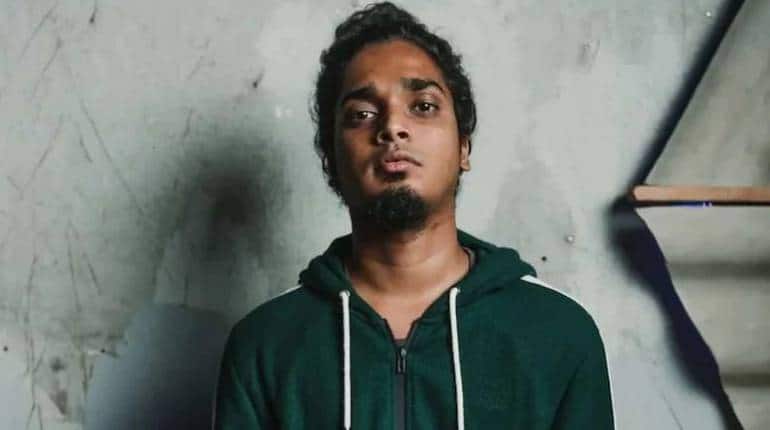 MC Tod Fod Died: ‘गली बॉय’ फेम रैपर धर्मेश परमार उर्फ MC तोड़फोड़ का 24 साल के उम्र में निधन, रणवीर सिंह ने जताया शोक MC Tod Fod Died: ‘गली बॉय’ फेम रैपर धर्मेश परमार उर्फ MC तोड़फोड़ का 24 साल के उम्र में निधन, रणवीर सिंह ने जताया शोक