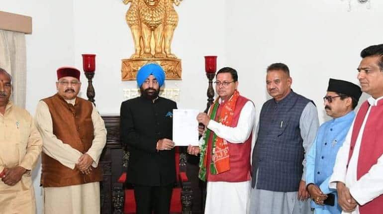 Uttarakhand Results: हार के बाद CM धामी ने दिया इस्तीफा, जानें अब कौन होगा उत्तराखंड का मुख्यमंत्री? ये दो नेता CM पद की दौड़ में सबसे आगे