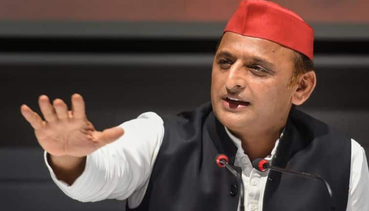 UP Assembly Elections 2022 : प्रयागराज में एक बक्से में VVPAT पर्चियां मिलने पर सपा कार्यकर्ताओं का हंगामा UP Assembly Elections 2022 : प्रयागराज में एक बक्से में VVPAT पर्चियां मिलने पर सपा कार्यकर्ताओं का हंगामा