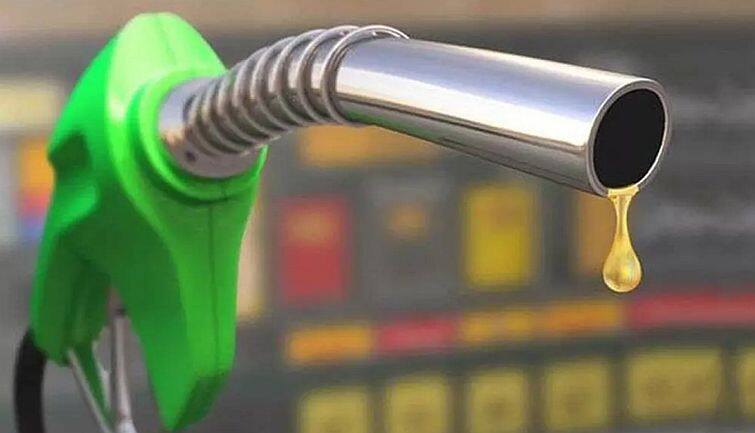 मार्च में Petrol की बिक्री 4.2% की बढ़ोतरी के साथ रिकॉर्ड हाई पर, आखिर क्यों बढ़ रही फ्यूल की मांग