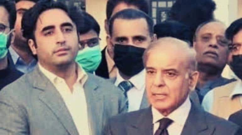 Pakistan: PM शहबाज शरीफ चाहते हैं बिलावल भुट्टो बनें विदेश मंत्री, PPP को नए मंत्रिमंडल में मिल सकते हैं सात पद Pakistan: PM शहबाज शरीफ चाहते हैं बिलावल भुट्टो बनें विदेश मंत्री, PPP को नए मंत्रिमंडल में मिल सकते हैं सात पद