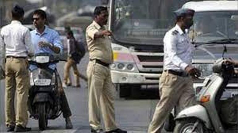 ट्रैफिक नियमों में हुआ बदलाव, अब चालान के साथ सस्पेंड होगा ड्राइविंग लाइसेंस, जानिए कितनी बढ़ गई सजा