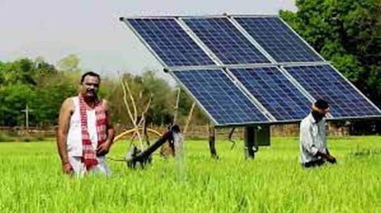 PM Kusum Yojana: किसानों को बिजली और डीजल से मिलेगा छुटकारा, सोलर पंप से करेंगे खेतों की सिंचाई, जानिए फायदे PM Kusum Yojana: किसानों को बिजली और डीजल से मिलेगा छुटकारा, सोलर पंप से करेंगे खेतों की सिंचाई, जानिए फायदे