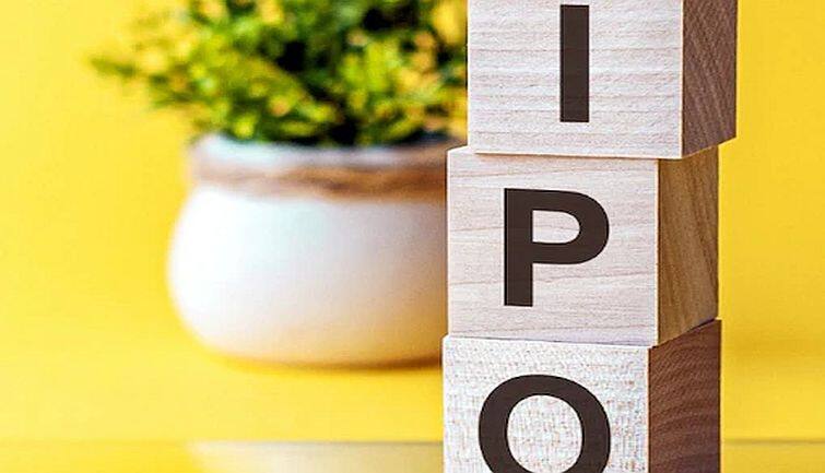 LIC IPO: कंपनी का प्राइस बैंड 902-949 रुपए तय, पॉलिसी होल्डर्स को 60 रुपए सस्ता मिलेगा इश्यू LIC IPO: कंपनी का प्राइस बैंड 902-949 रुपए तय, पॉलिसी होल्डर्स को 60 रुपए सस्ता मिलेगा इश्यू