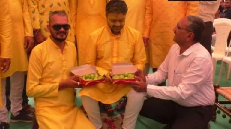 नींबू की कीमतों ने तोड़ा रिकॉर्ड, लोग शादी में दूल्हे को गिफ्ट में दे रहे हैं नींबू, लोग बोले- इसकी जरूरत ज्यादा पड़ेगी नींबू की कीमतों ने तोड़ा रिकॉर्ड, लोग शादी में दूल्हे को गिफ्ट में दे रहे हैं नींबू, लोग बोले- इसकी जरूरत ज्यादा पड़ेगी