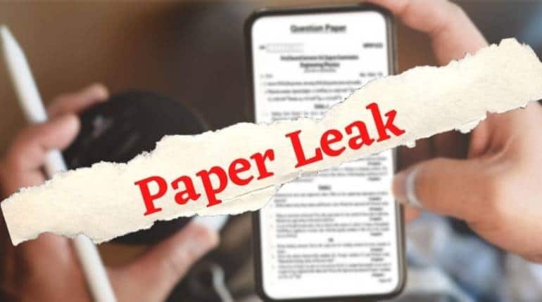 BPSC PT Paper Leak: सोशल मीडिया पर वायरल हो रहा था पेपर, परीक्षा के असली प्रश्न पत्र में आ गए वही सवाल BPSC PT Paper Leak: सोशल मीडिया पर वायरल हो रहा था पेपर, परीक्षा के असली प्रश्न पत्र में आ गए वही सवाल