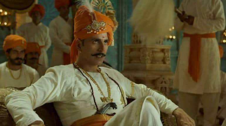 अक्षय कुमार की पृथ्वीराज अब होगी 'सम्राट पृथ्वीराज', करणी सेना की आपत्ति के बाद YRF ने बदला फिल्म का नाम अक्षय कुमार की पृथ्वीराज अब होगी 'सम्राट पृथ्वीराज', करणी सेना की आपत्ति के बाद YRF ने बदला फिल्म का नाम