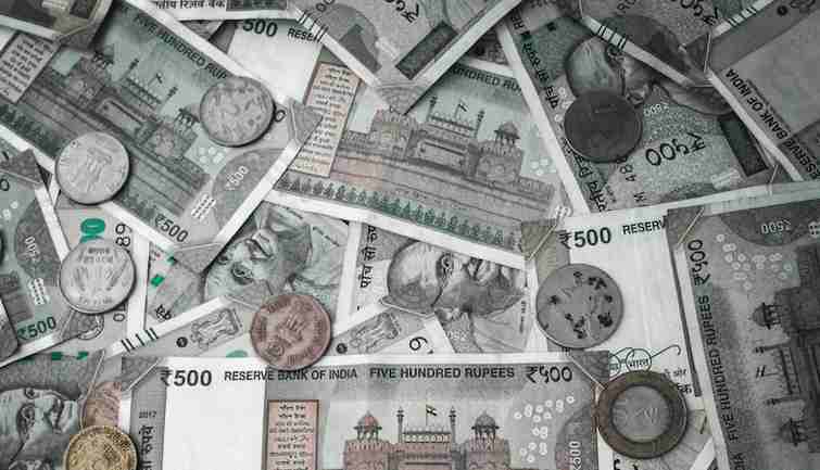 डॉलर के मुकाबले रुपये में दिखी मजबूती, 77.52 के स्तर पर हुआ बंद