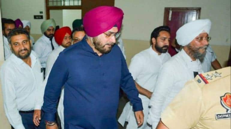 Navjot Singh Sidhu: जेल की दाल-रोटी नहीं खा सकते सिद्धू! स्पेशल डाइट की मांग, ले जाना पड़ा अस्पताल