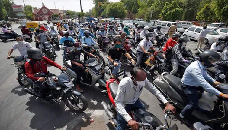 Helmet Fine: अब सही से नहीं पहना हेलमेट या उसपर नहीं छपा है BIS मार्क, तो देना पड़ेगा 2,000 रुपये तक जुर्माना Helmet Fine: अब सही से नहीं पहना हेलमेट या उसपर नहीं छपा है BIS मार्क, तो देना पड़ेगा 2,000 रुपये तक जुर्माना