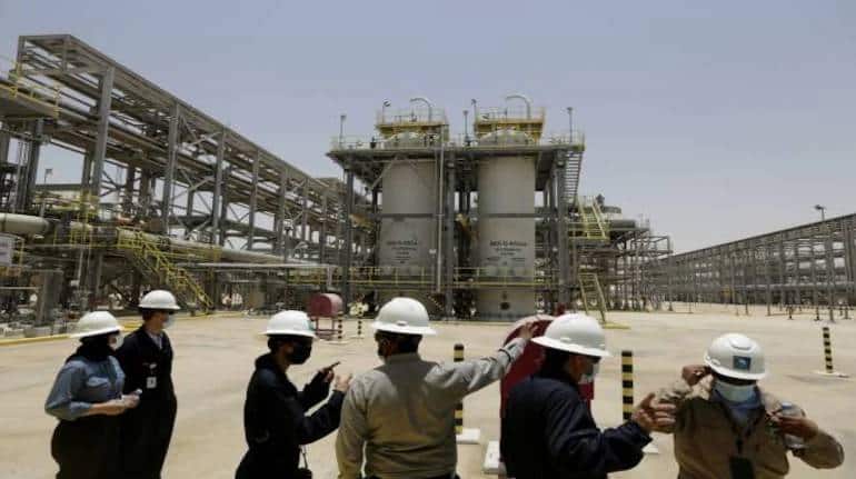 Saudi Aramco लाएगी इस साल का सबसे बड़ा आईपीओ, जानिए कितनी होगी कंपनी की वैल्यूएशन Saudi Aramco लाएगी इस साल का सबसे बड़ा आईपीओ, जानिए कितनी होगी कंपनी की वैल्यूएशन