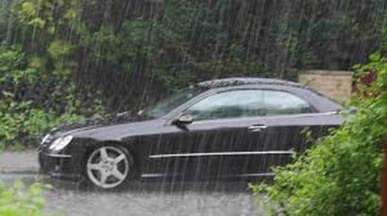 Car Safe Tips in Monsoon: बरसात के मौसम में कार का रखें ध्यान, जान लीजिए कुछ जरूरी टिप्स Car Safe Tips in Monsoon: बरसात के मौसम में कार का रखें ध्यान, जान लीजिए कुछ जरूरी टिप्स