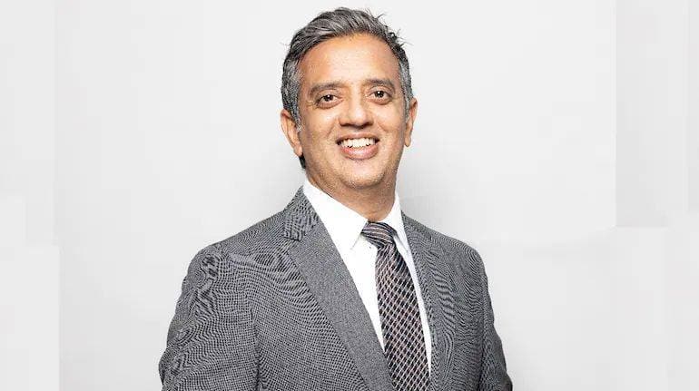 Daily Voice : बाजार में अभी और गिरावट मुमकिन, निवेश के लिए बैंकिंग, कैपिटल गुड्स और इंफ्रा शेयर अच्छे