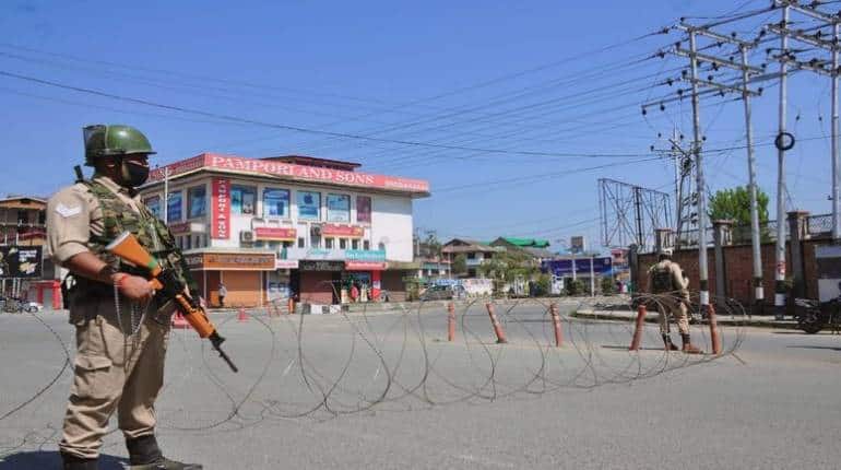 Jammu-Kashmir: सांप्रदायिक तनाव के बाद जम्मू-कश्मीर के कई जिलों में कर्फ्यू का ऐलान, इंटरनेट सेवाएं बंद Jammu-Kashmir: सांप्रदायिक तनाव के बाद जम्मू-कश्मीर के कई जिलों में कर्फ्यू का ऐलान, इंटरनेट सेवाएं बंद