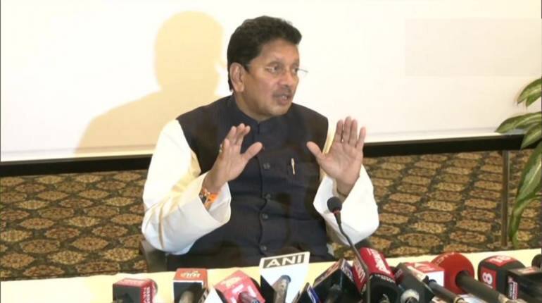 Maharashtra Crisis: 'हमने पीठ में छुरा नहीं घोंपा', बागी विधायक बोले- उद्धव का अपमान करने का नहीं था इरादा Maharashtra Crisis: 'हमने पीठ में छुरा नहीं घोंपा', बागी विधायक बोले- उद्धव का अपमान करने का नहीं था इरादा