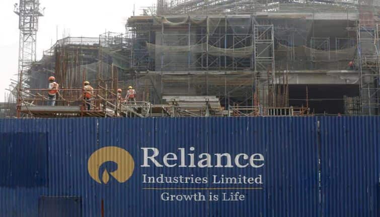 RIL के शेयर 2 दिनों में 7% के उछाल के साथ रिकॉर्ड हाई के करीब, एक्सपर्ट्स से जानिए क्या करनी चाहिए  खरीद