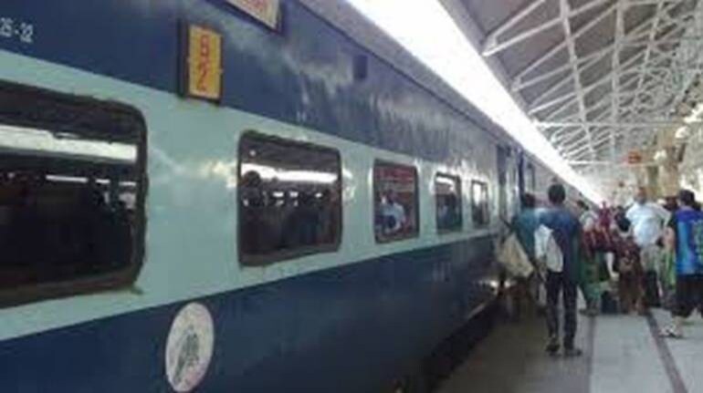 Indian Railway Cancel Train List: रेलवे ने कैंसिल की 194 ट्रेनें, आज की है ट्रेन तो पहले चेक कर लें लिस्ट - Indian Railway Cancel Train List irctc cancel 194 trains today