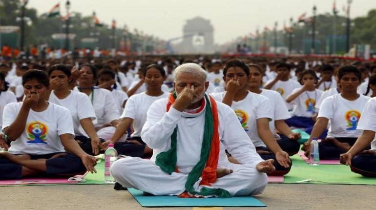 PM मोदी आज कर्नाटक में पहले देश के पहले AC रेलवे स्टेशन सहित 19 परियोजनाओं का करेंगे उद्घाटन, कल अंतरराष्ट्रीय योग दिवस में भी लेंगे हिस्सा PM मोदी आज कर्नाटक में पहले देश के पहले AC रेलवे स्टेशन सहित 19 परियोजनाओं का करेंगे उद्घाटन, कल अंतरराष्ट्रीय योग दिवस में भी लेंगे हिस्सा