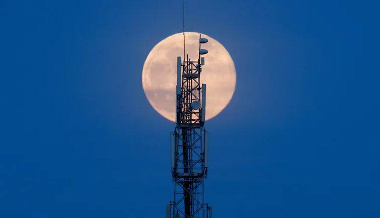 Telecom Q1 preview : महंगाई के चलते कमाई पर रहेगा दबाव, ARPU में हल्की बढ़त की उम्मीद Telecom Q1 preview : महंगाई के चलते कमाई पर रहेगा दबाव, ARPU में हल्की बढ़त की उम्मीद