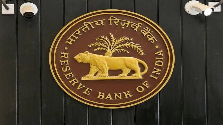 RBI की दरों में बढ़त से बैंक स्टॉक्स को होगा फायदा, रियल एस्टेट को पड़ेगी मार : एक्सपर्ट्स