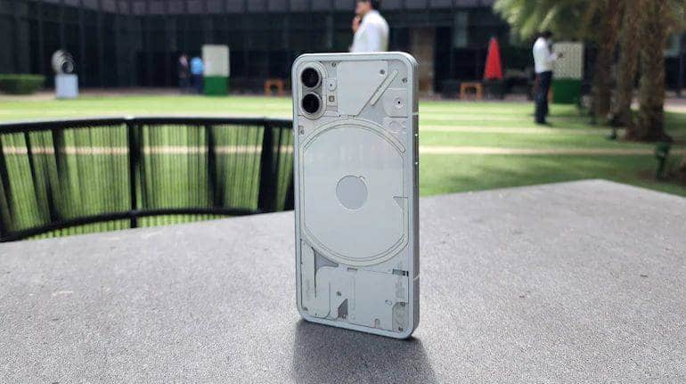 Nothing Phone (1) भारत में हुआ लॉन्च, ट्रांसपैरेंट बैक पैनल और वायरलेस चार्जिंग सहित कई धांसू फीचर्स, जानिए इसकी कीमत और कब शुरू होगी बिक्री
