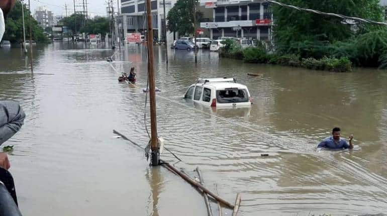 Monsoon Weather News: भारी बारिश से गुजरात और मध्य प्रदेश में 14 लोगों की गई जान, महाराष्ट्र में नदियों का बढ़ा जलस्तर, जानें अन्य राज्यों का हाल