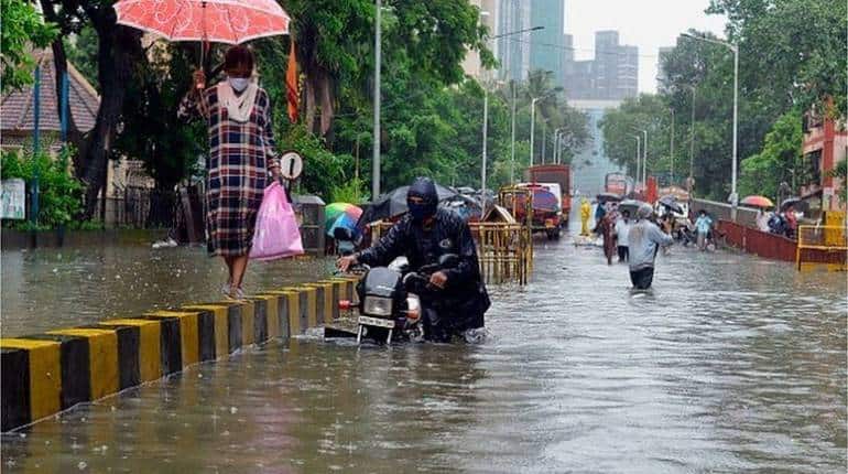 Mumbai Rains: मुंबई में आज भी भारी बारिश से लोगों का हाल बेहाल! कई इलाकों  में बाढ़ जैसे हालात, महाराष्ट्र में अब तक 76 लोगों की मौत - Mumbai rainfall  76 Dead