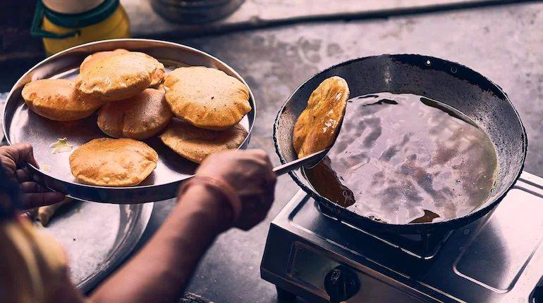 Edible Oil: 'तुरंत 15 रुपये तक घटाएं तेल के दाम', केंद्र सरकार ने एडिबल ऑयल एसोसिएशंस को दिया निर्देश Edible Oil: 'तुरंत 15 रुपये तक घटाएं तेल के दाम', केंद्र सरकार ने एडिबल ऑयल एसोसिएशंस को दिया निर्देश