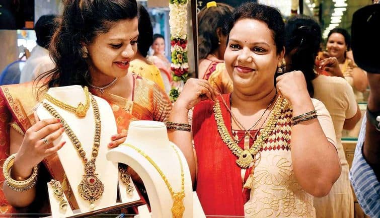 Gold Silver Price: सोने के भाव में आई मामूली तेजी, ज्वैलरी बाजार में ये रहा 24 से 18 कैरेट गोल्ड का रेट