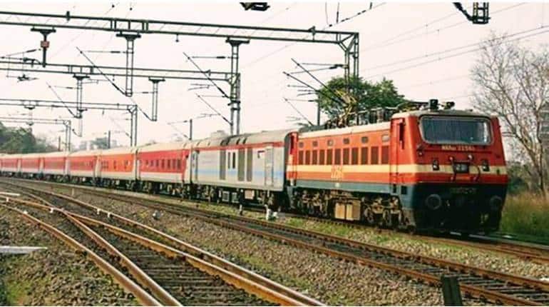 Indian Railway: चाय-कॉफी के लिए पहले से नहीं किया ऑर्डर, न हों परेशान, ट्रेन में 70 की जगह 20 रुपये में मिलेगी ये सर्विस