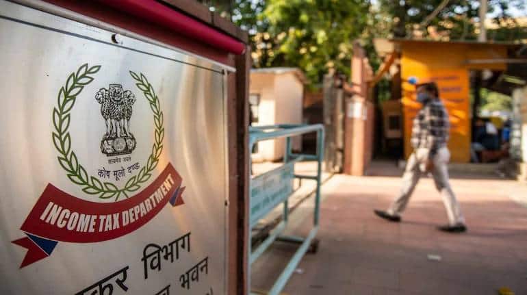 ITR filing: इनकम टैक्स रिटर्न फाइलिंग के लिए कैसे करें सही फॉर्म का चुनाव? ITR filing: इनकम टैक्स रिटर्न फाइलिंग के लिए कैसे करें सही फॉर्म का चुनाव?