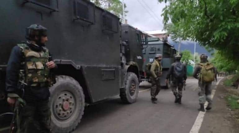 Jammu kashmir: राजौरी में उरी दोहराने की साजिश नाकाम, आर्मी कैंप में घुस  रहे 2 आतंकी ढेर, 3 जवान शहीद - Jammu Kashmir encounter between terrorists  and security forces in rajouri 2