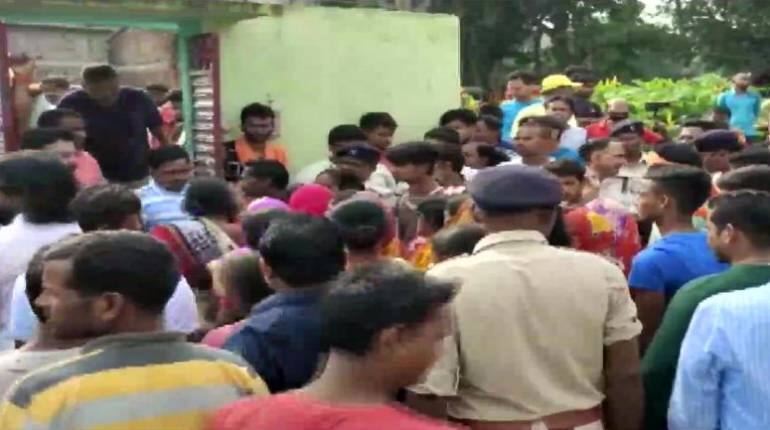 झारखंड: जिंदगी की जंग हार चुकी छात्रा की मौत पर उबाल, एकतरफा प्यार में शाहरुख ने पेट्रोल छिड़क कर लगा दी थी आग झारखंड: जिंदगी की जंग हार चुकी छात्रा की मौत पर उबाल, एकतरफा प्यार में शाहरुख ने पेट्रोल छिड़क कर लगा दी थी आग