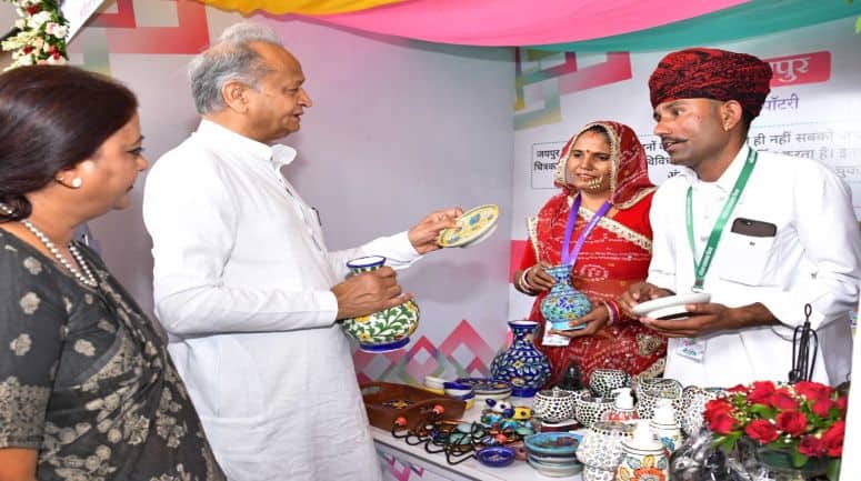 महिलाओं के आर्थिक और सामाजिक विकास के लिए कई योजनाएं चल रही हैं।