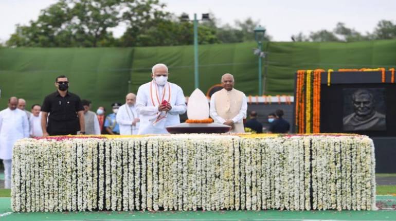 Atal Bihari Vajpayee Death Anniversary: राष्ट्रपति द्रौपदी मुर्मू और पीएम मोदी ने दी पूर्व पीएम को श्रद्धांजलि