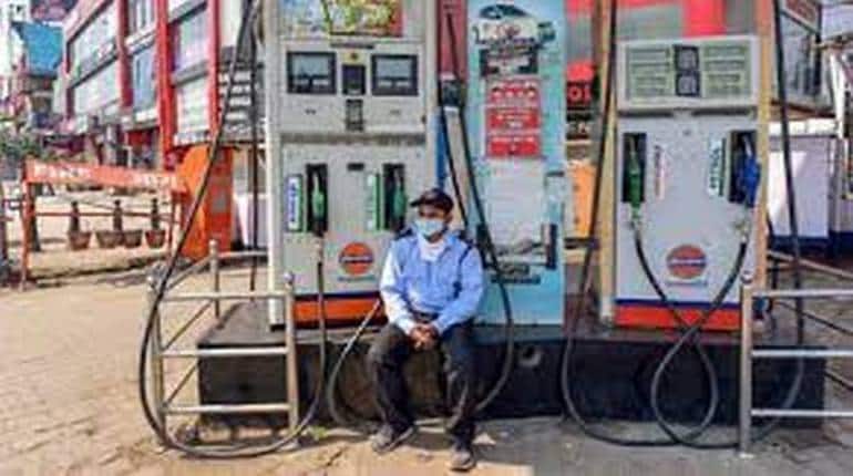Petrol Diesel Price: आज सिलेंडर हुआ सस्ता, क्या पेट्रोल-डीजल का रेट भी हुआ कम? यहां चेक करें दाम