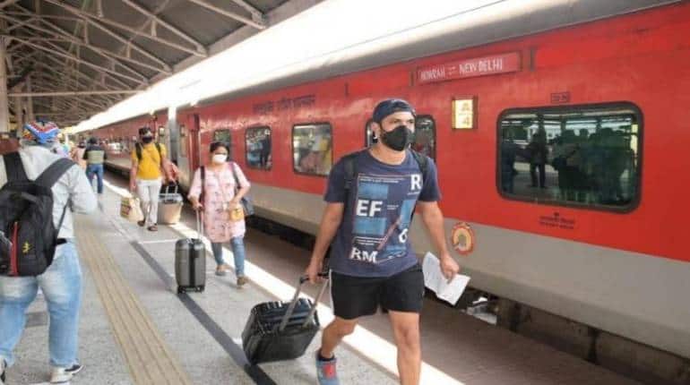 Indian Railway: भारतीय रेलवे ने प्लेटफॉर्म टिकट को कर दिया महंगा, अब चुकाने होंगे इतने रुपये
