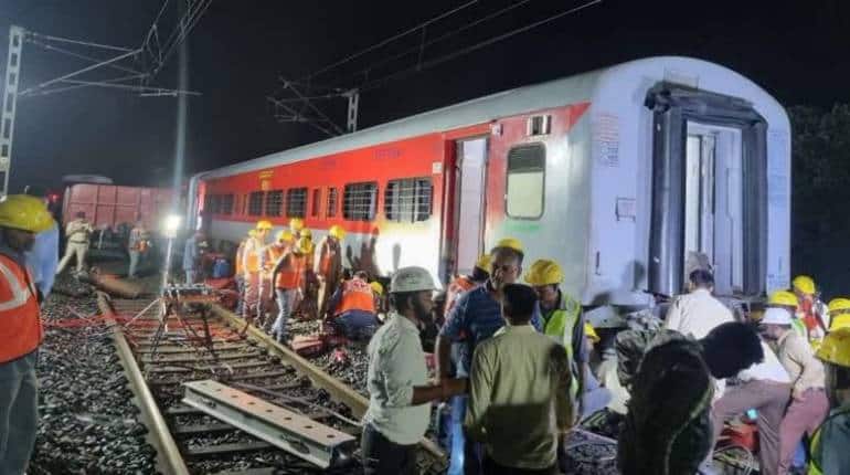 महाराष्ट्र: गोंदिया में पैसेंजर ट्रेन ने मालगाड़ी को मारी टक्कर, 50 से ज्यादा यात्री घायल