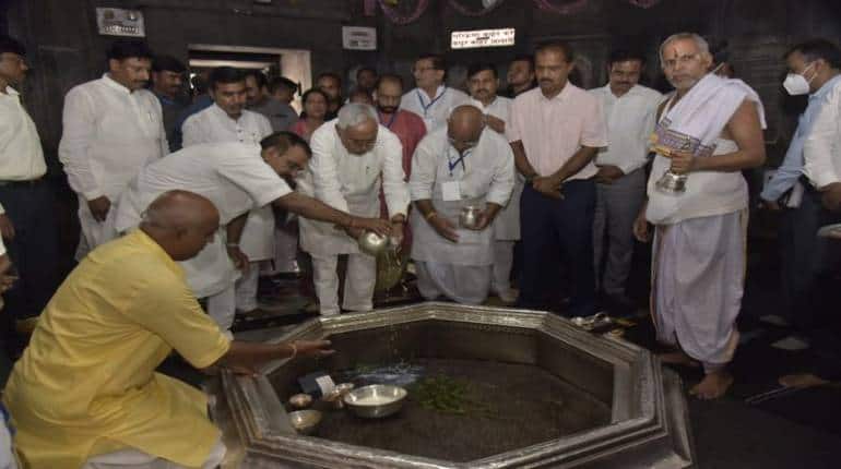 बिहार: गया के विश्व प्रसिद्ध विष्णुपद मंदिर में मुस्लिम मंत्री इसराइल मंसूरी की एंट्री पर बवाल, नीतीश सरकार पर हमलावर हुई BJP