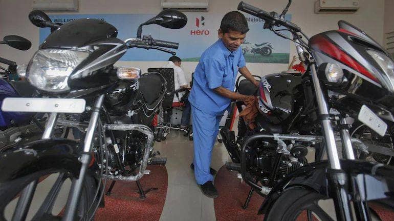 Hero MotoCorp ने फिर दाम बढ़ाने का किया ऐलान, 1 दिसंबर से इतनी महंगी हो जाएंगी इसकी बाइक Hero MotoCorp ने फिर दाम बढ़ाने का किया ऐलान, 1 दिसंबर से इतनी महंगी हो जाएंगी इसकी बाइक