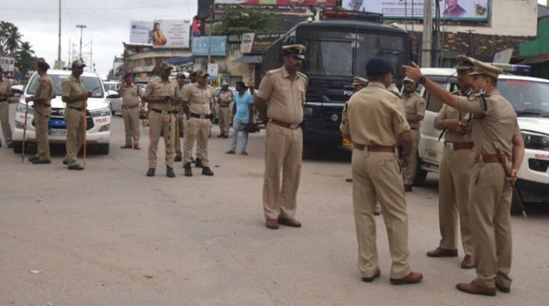 Shivamogga Violence: दो गुटों में हिंसक झड़प के बाद शिवमोगा में 18 अगस्त तक धारा 144 लागू, शराब की बिक्री पर रोक